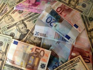 euros-2band-2bdollars-money 3
